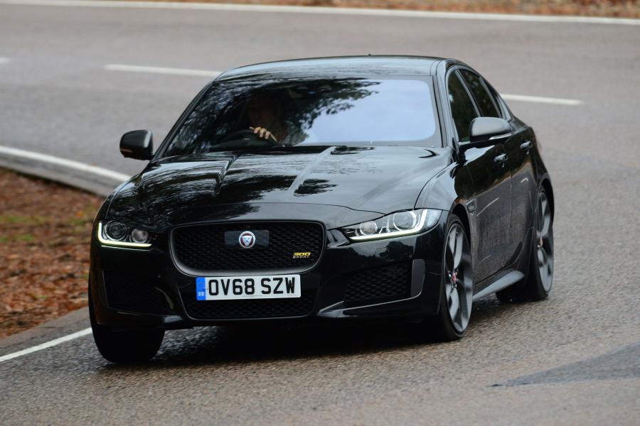  Jaguar XE 300 Sport 2018 года  (UK) (фото 20 из 24)